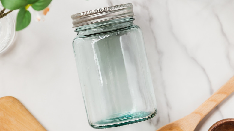 Attract more birds to your yard with this easy mason jar hack