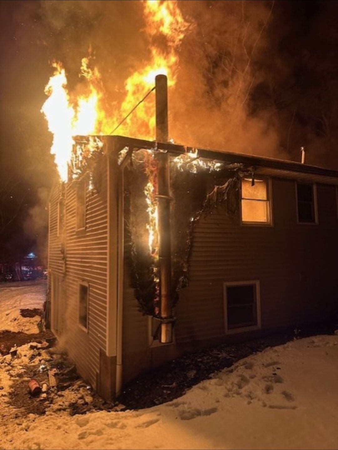 Crews battle 2-alarm house fire in Torrington