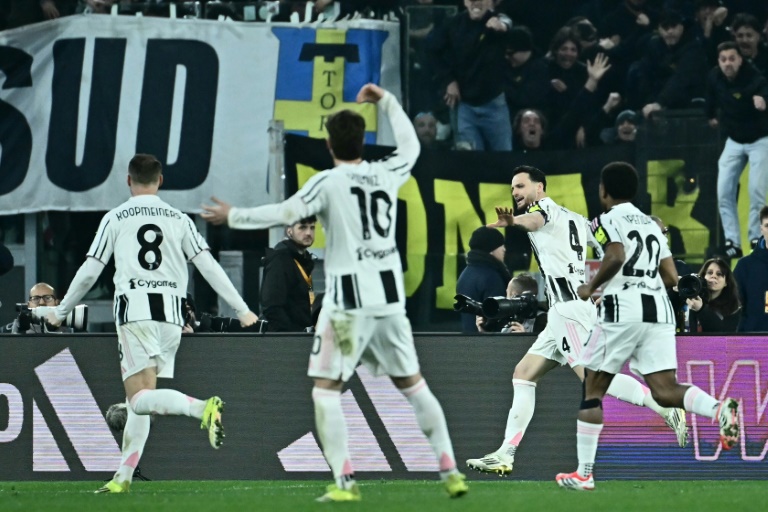Juve stay in Champions League hunt with last-gasp Roma draw<br><br>