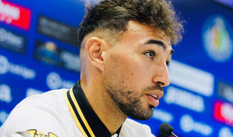 Munir escapa de Irán tras un vuelo cancelado y 16 horas por carretera