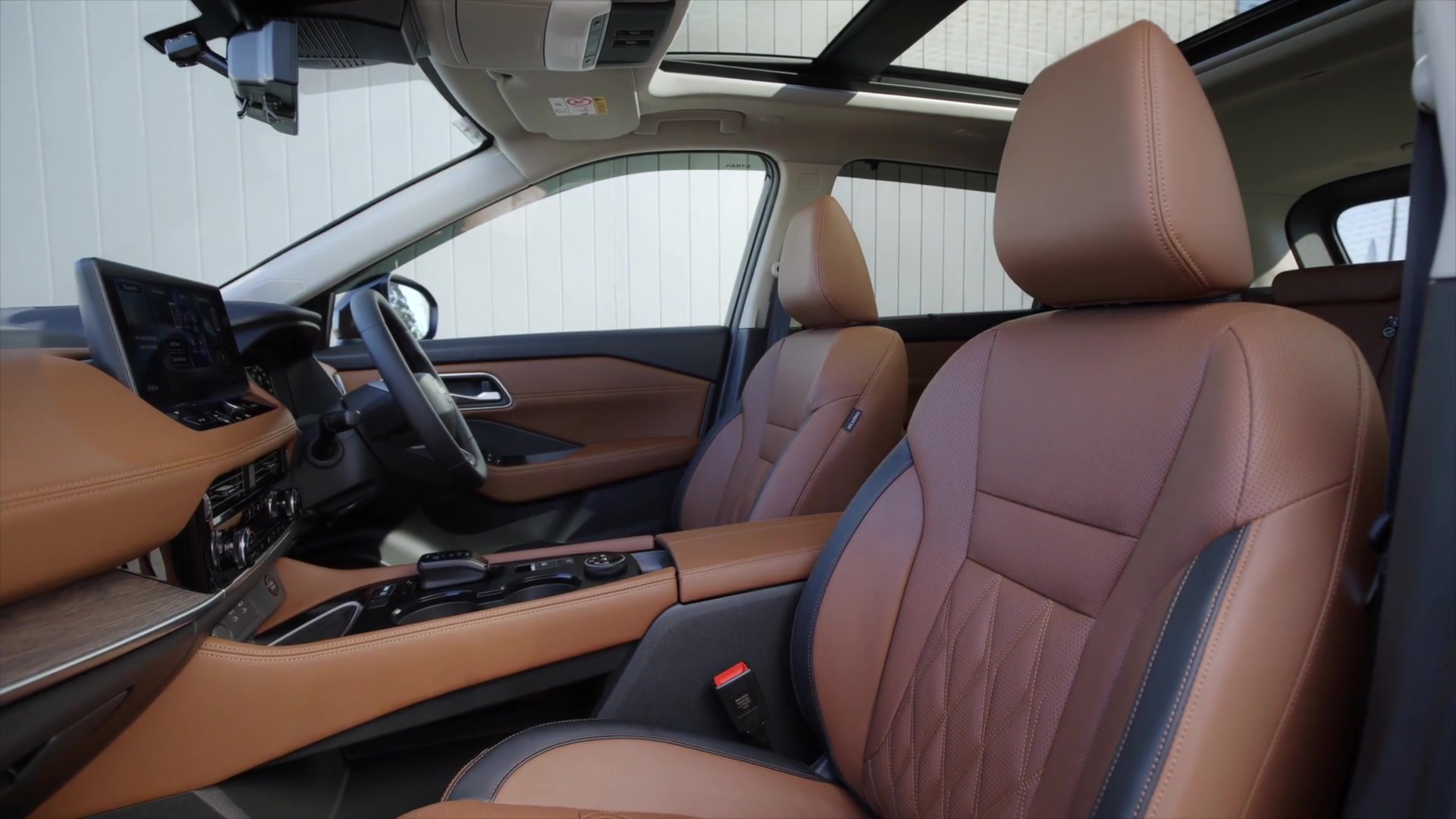 2026 Nissan X-TRAIL e-Power interior design in brown leather