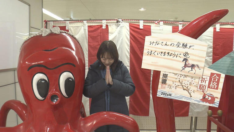 受験生がんばれ! 三原名物“タコ”にあやかるJR三原駅構内「らっきー神社」で合格祈願