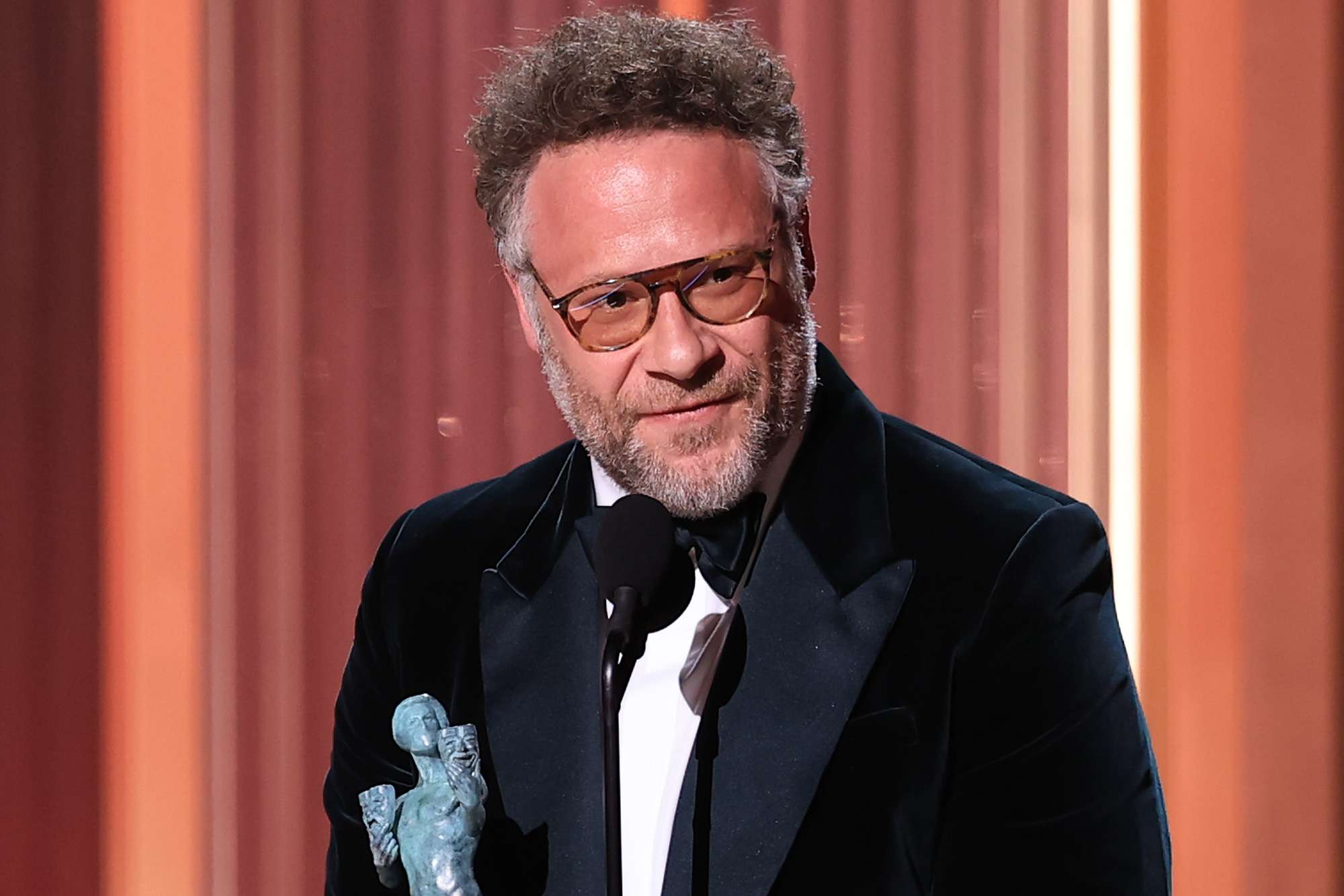 Seth Rogen takes pointed swipe at Writers Guild Awards during actor ...