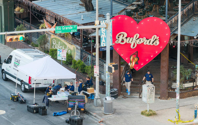 USA - Fusillade mortelle au Texas : discours pro-iranien, « propriété d’Allah »… le profil préoccupant du suspect. Encore un sans religion sénégalais qui pense que la religion d'autrui c'est pour lui. Nous tenons à féliciter les forces américaines de l'avoir mise hors d'état de nuire. Il n'avait qu'à partir vivre en Iran. Le nègre est toujours plus croyant d'une religion dont il n'est jamais le dépositaire ni le créateur.. Quel honte !!! Dixit Afrique Monde)