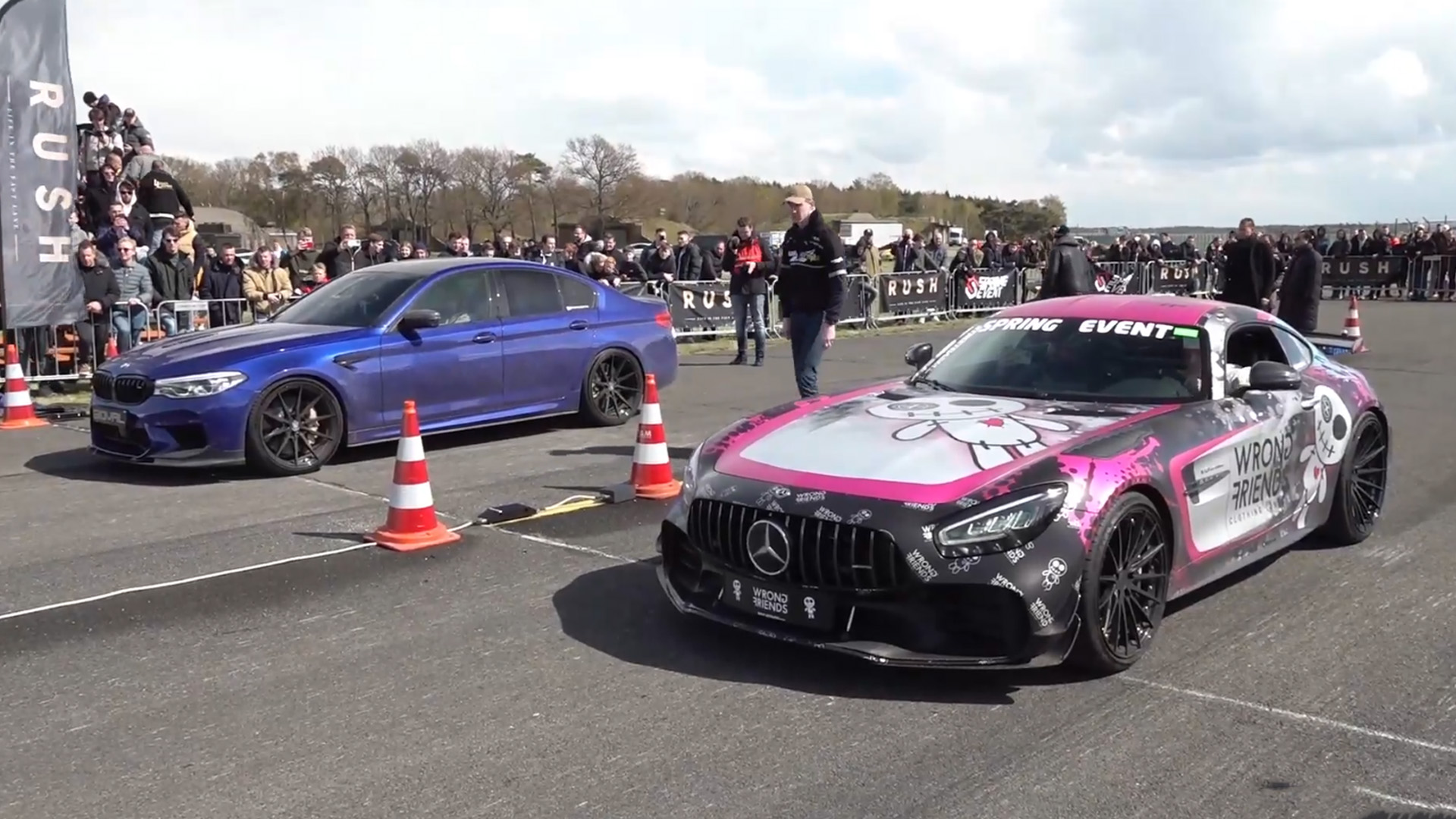 Course de drag impressionnante BMW M5 contre Mercedes-AMG GT R