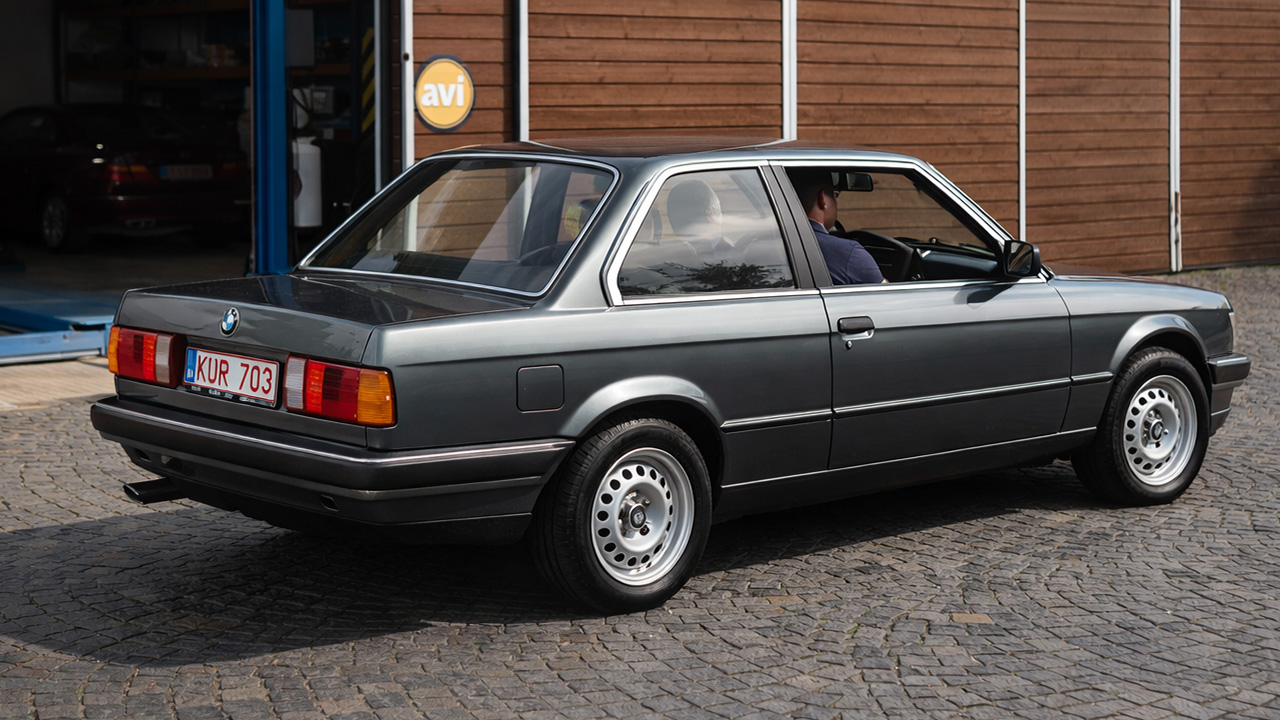 Can this vintage BMW car be fully restored?