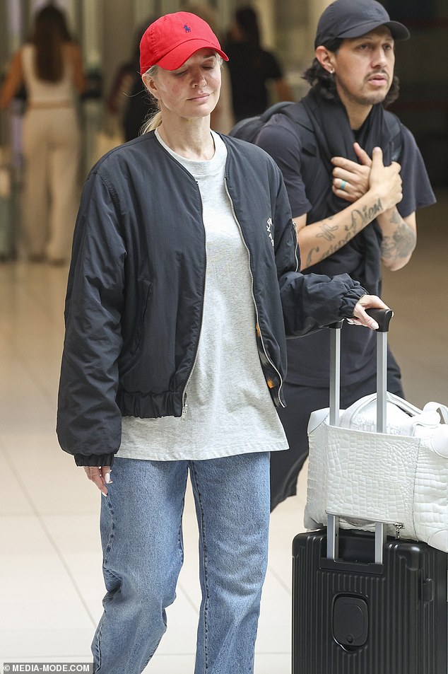 Reality TV icon looks unrecognisable and half her age as she lands in ...