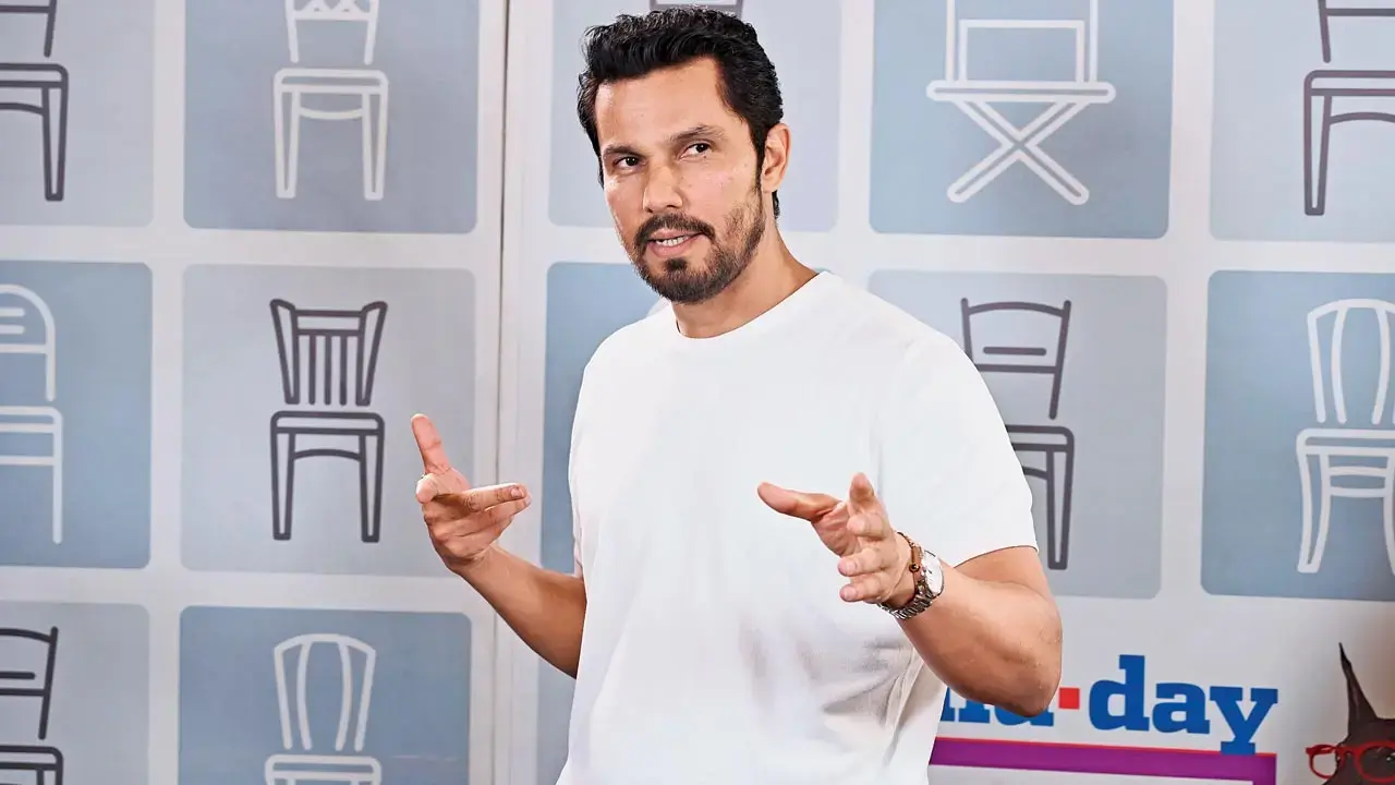 Randeep Hooda shares the stage with Haryanvi rapper Dhanda Nyoliwala