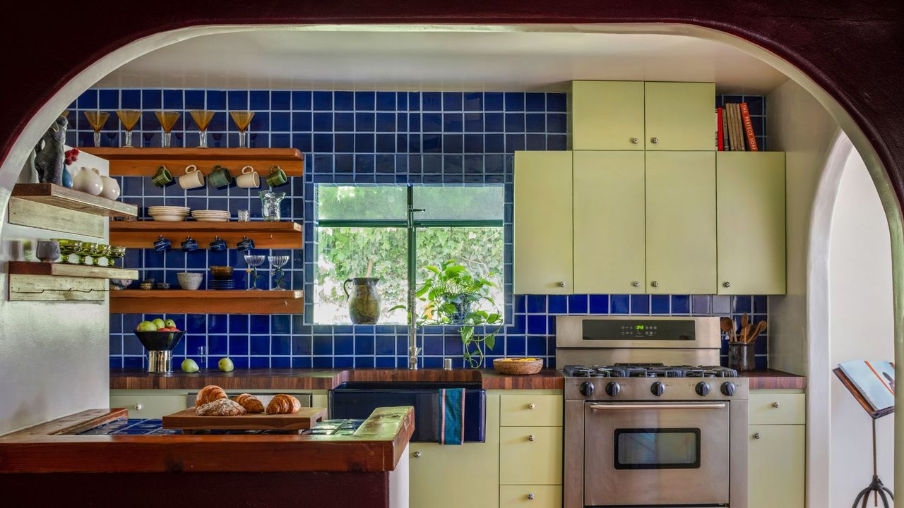 What does blue represent in feng shui?