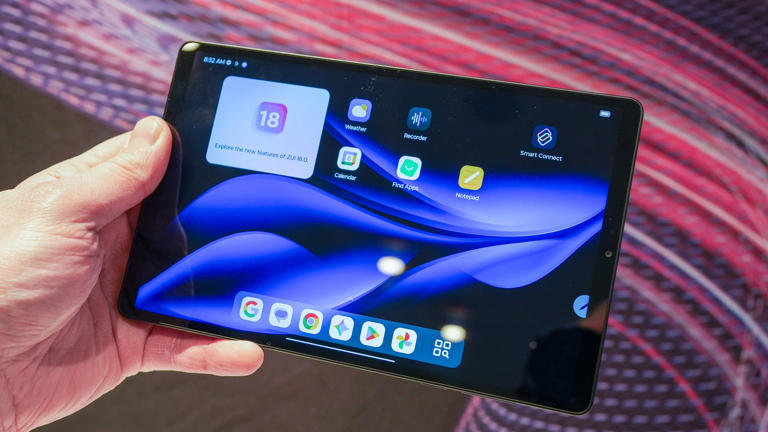 A tablet with a removable battery? I saw Lenovo's latest in action