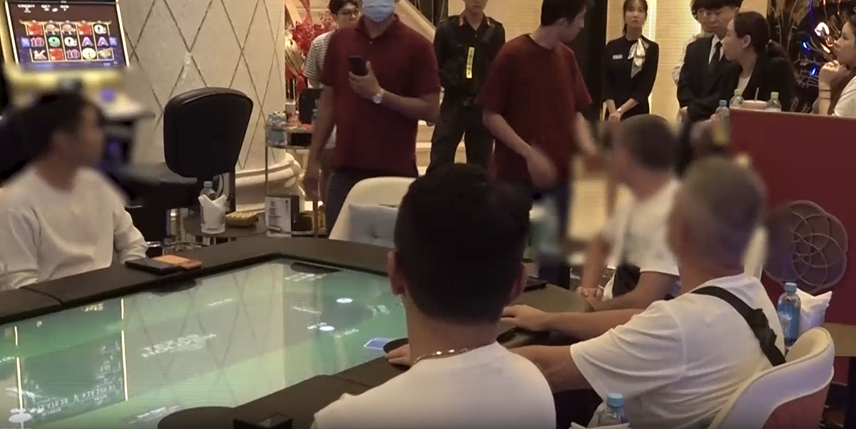 Cảnh sát đột kích sòng bạc trong hầm khách sạn 5 sao ở Nha Trang