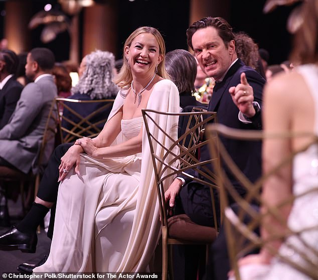 Kate Hudson's brother steals the spotlight during her Actors Award ...