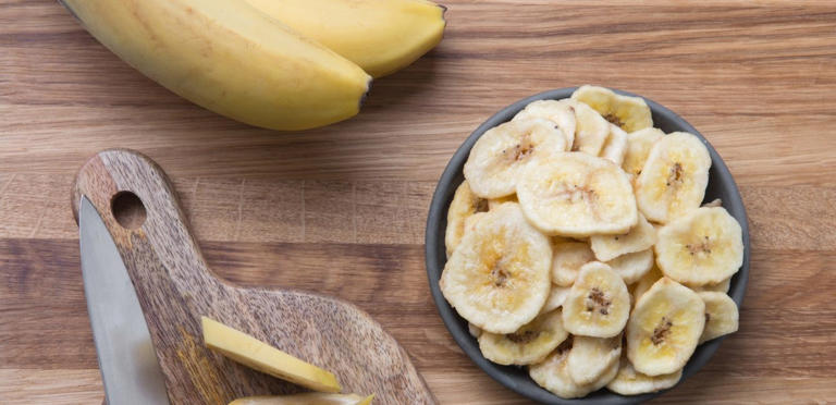 الموز المقطع قي الطبق