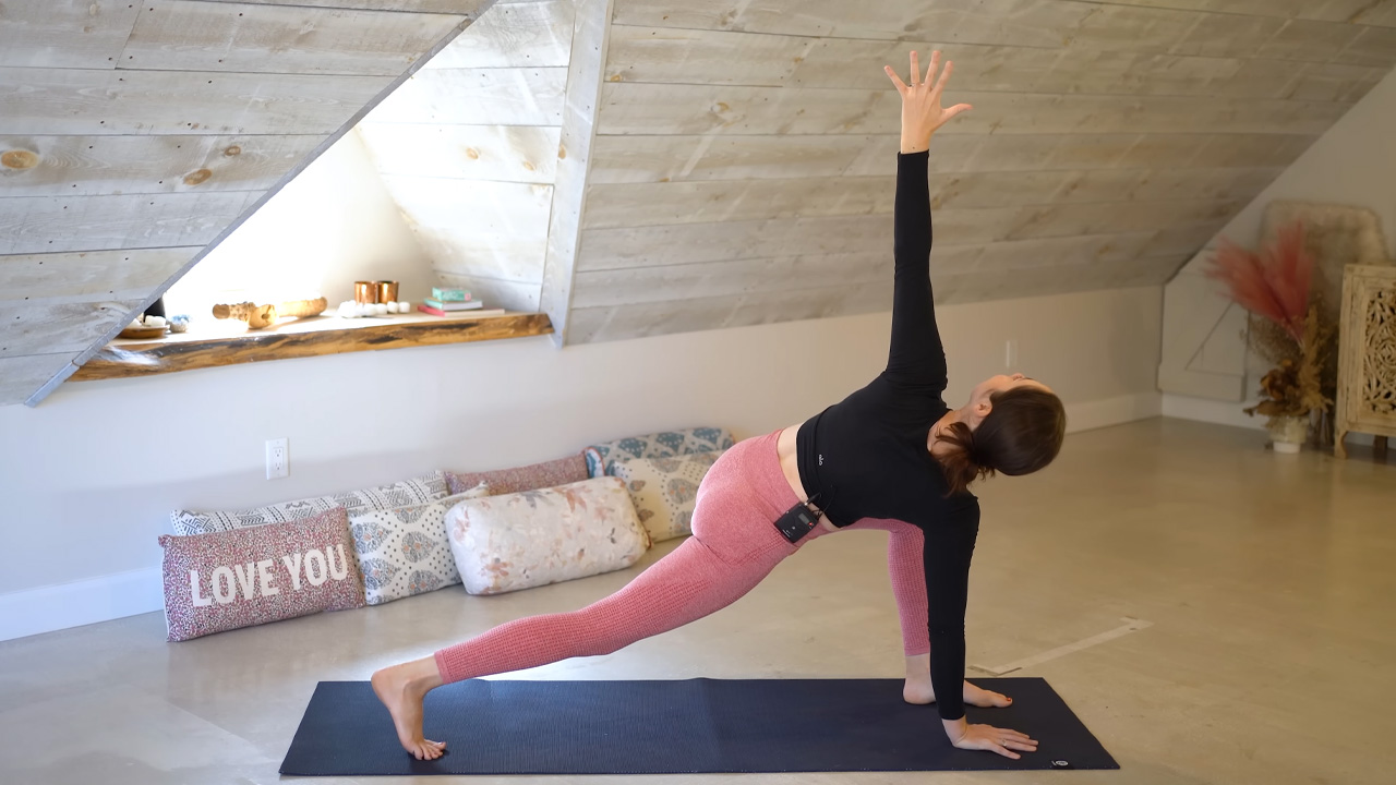 Easy five-minute yoga for a refreshing start