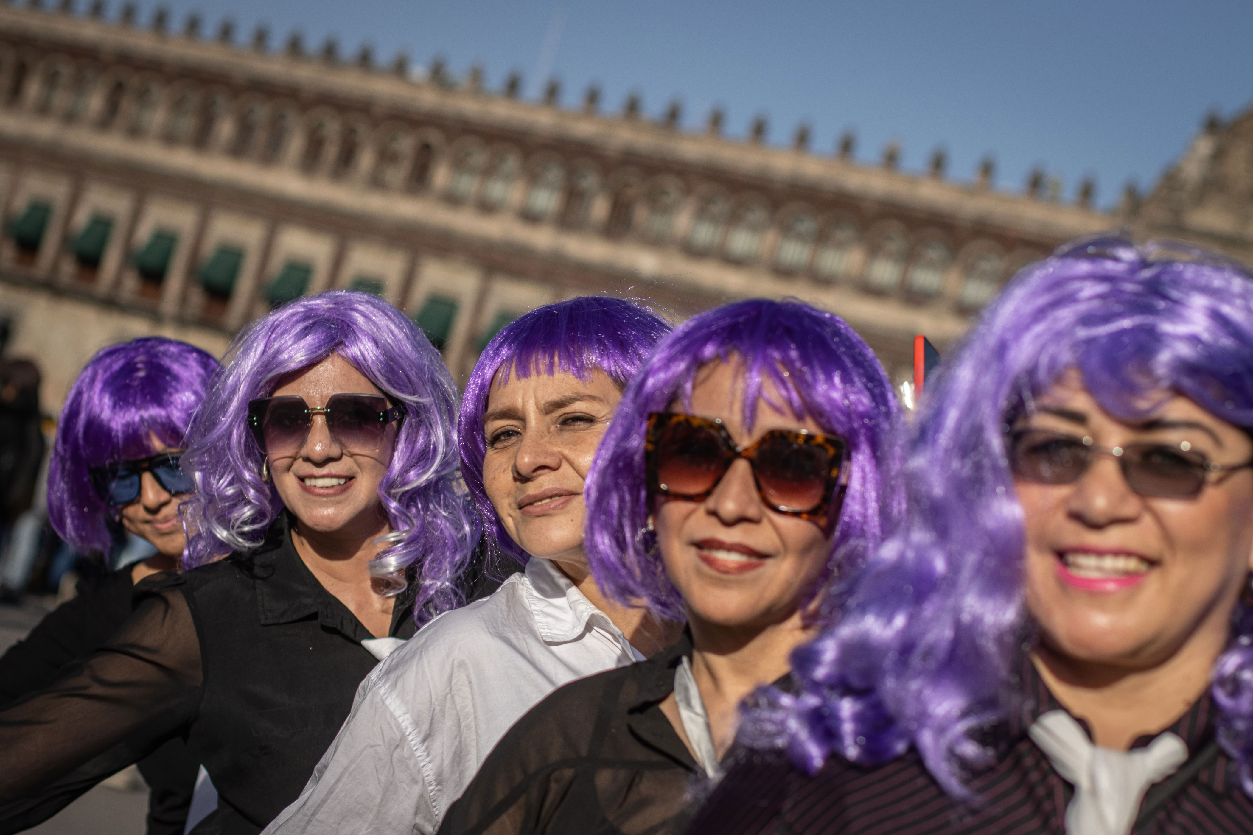 Fanáticas de Shakira en el Zócalo Capitalino.
