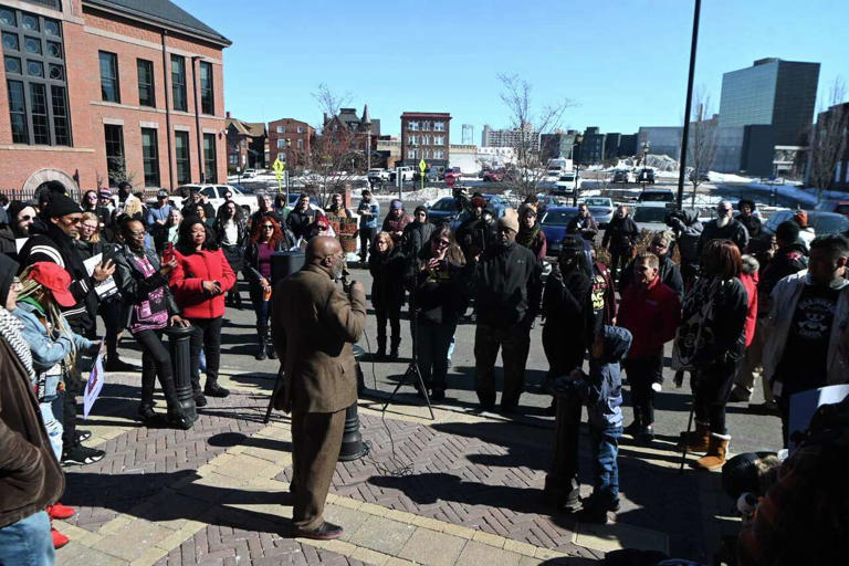 City leaders call for transparency in Hartford police shooting on Blue ...