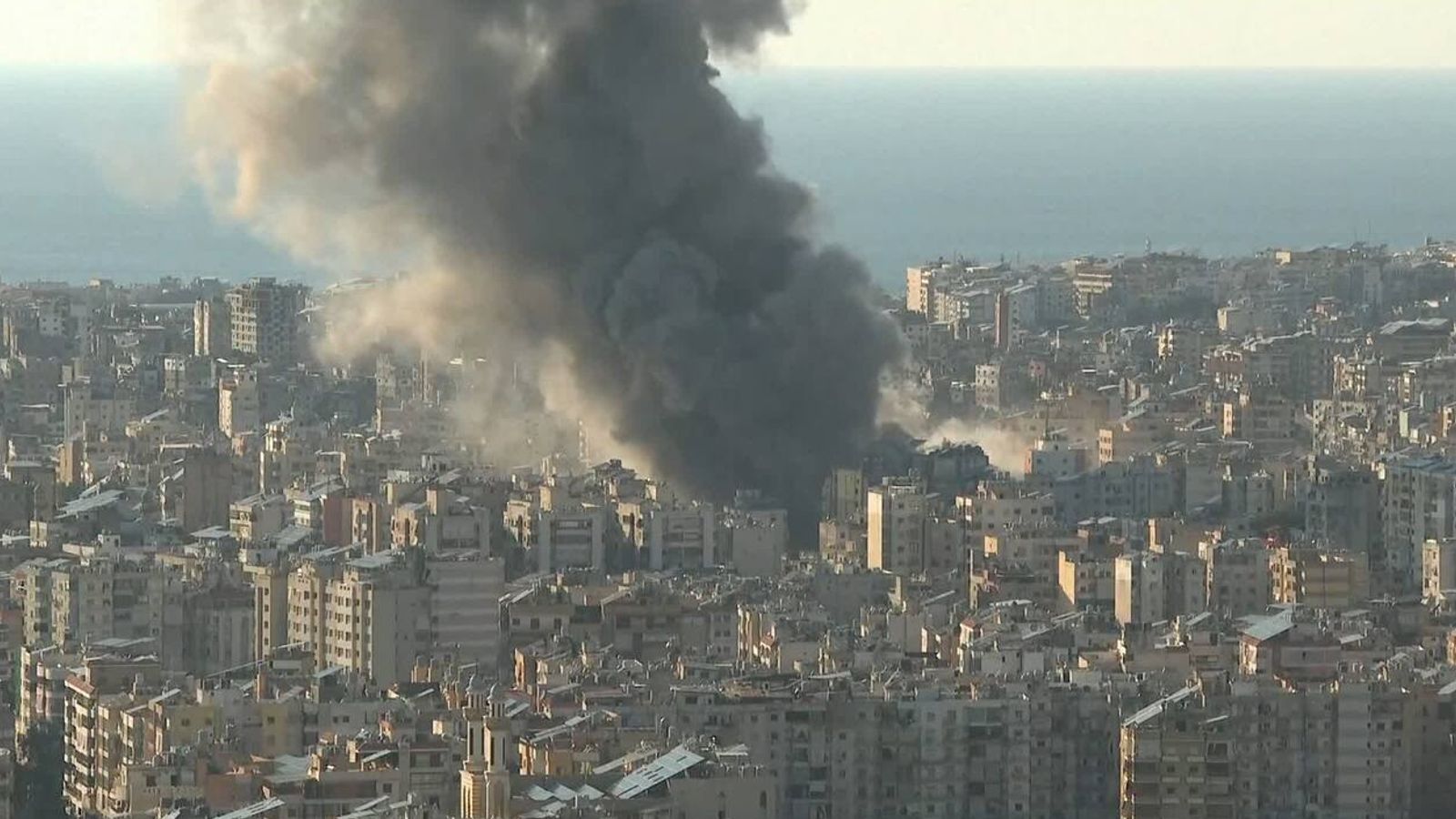 Beirut strikes leave huge plume of smoke