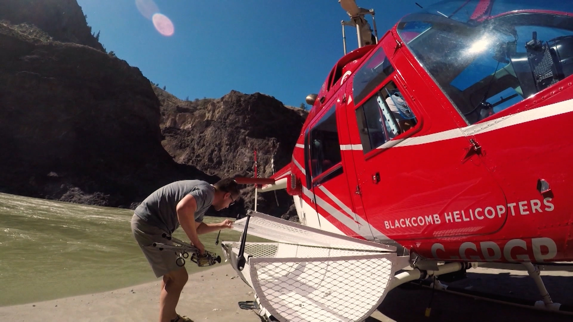 Legendary angler seeks Fraser River’s thousand-pound sturgeon giant (1 ...