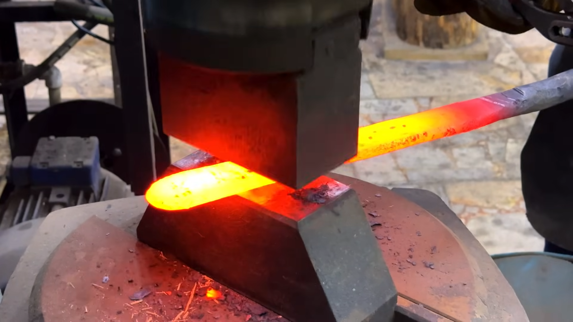 Restoring rusted steel into a long razor-sharp blade