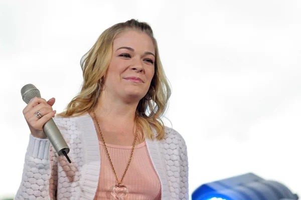 LeAnn Rimes says one 