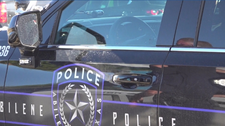 Abilene officer injured after 18-wheeler hits patrol car on I-20