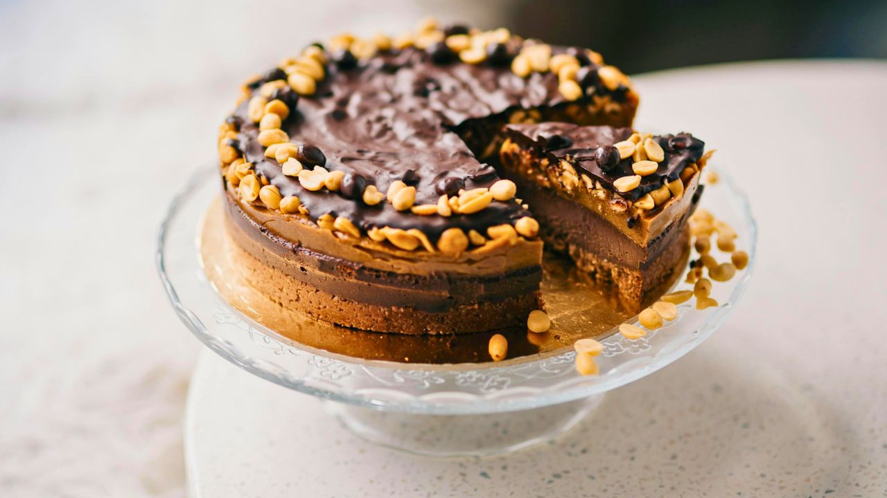 She Baked a Nut Cake for an Allergy-Safe Party. I Banned Her When She Told Me to ‘Just Not Eat It'.