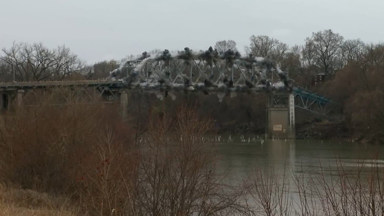 Video: Northern Kentucky’s Fourth Street Bridge demolished with explosives