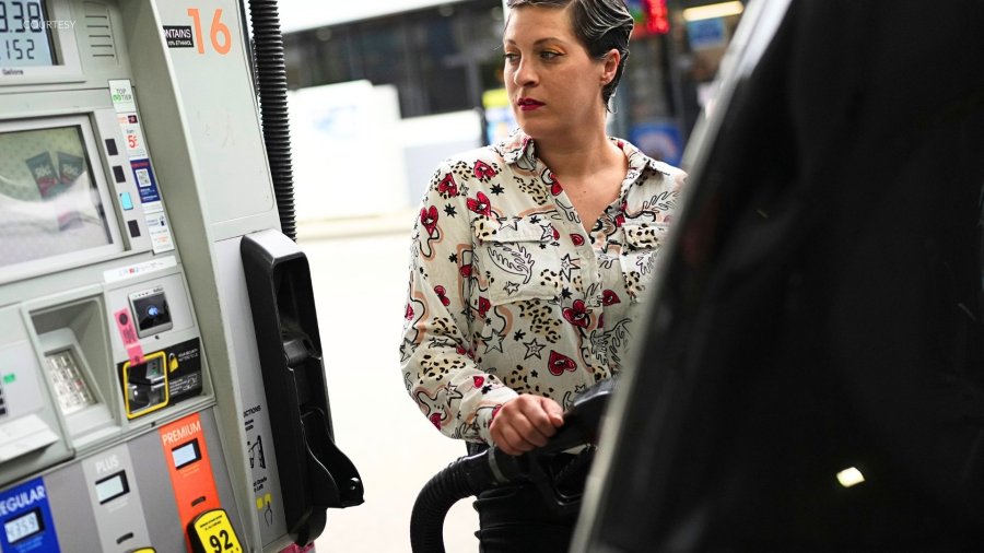 California’s gas prices surge amid oil market swings, Middle East turmoil<br><br>