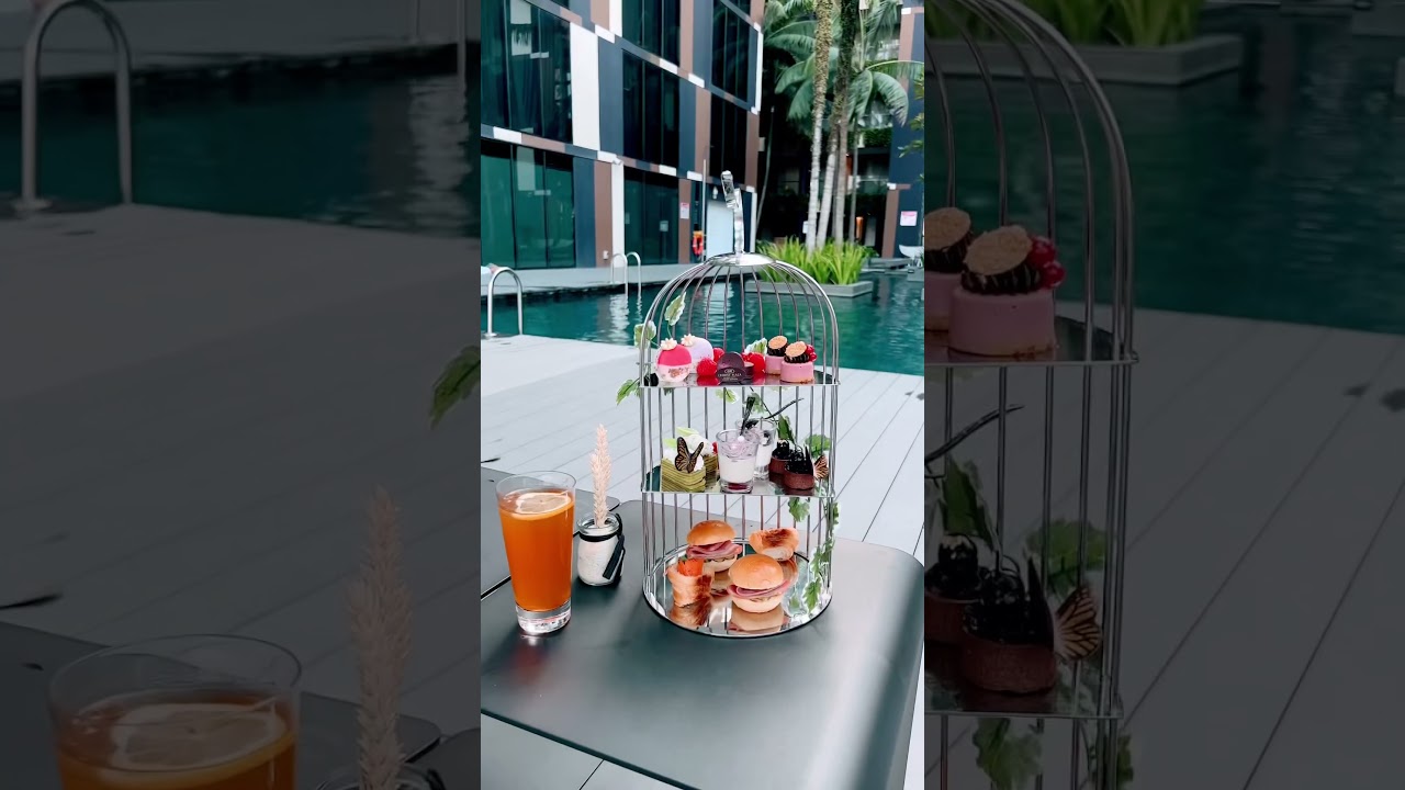 The perfect long layover at Changi Airport! Staying at Crowne Plaza #shorts