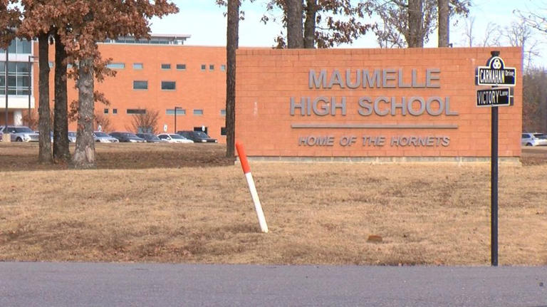 Maumelle High School evacuates after receiving bomb threat