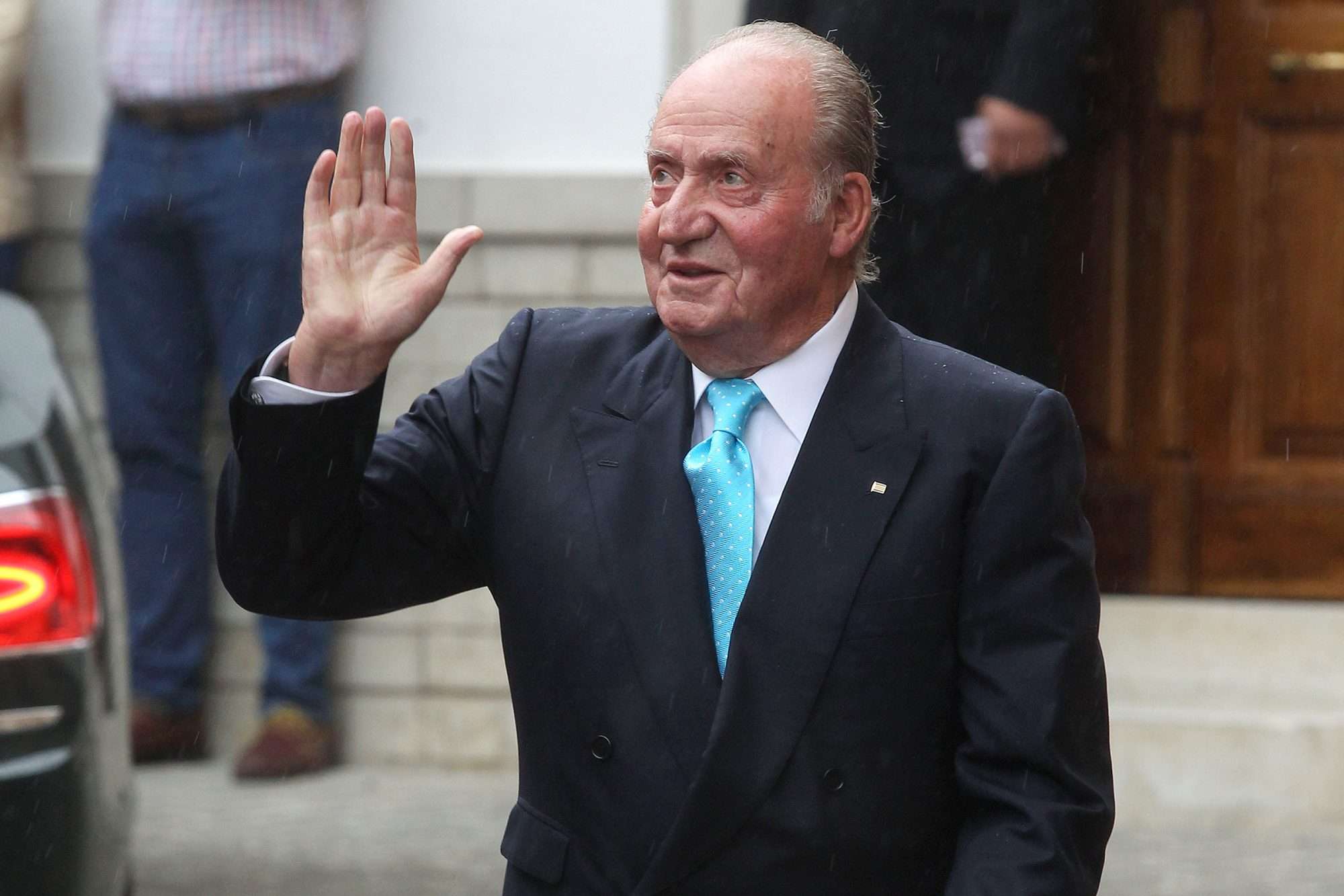 Ex-King Juan Carlos of Spain can't leave Middle East amid conflict
