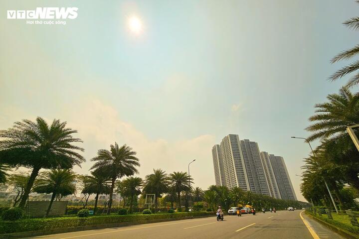 Đầu xuân miền Bắc nắng 34°C, thời tiết oi bức như giữa hè