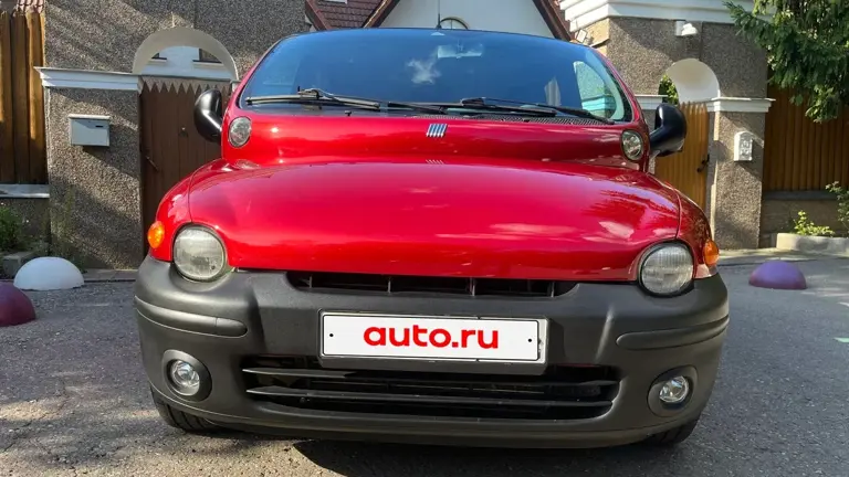 ‘Carro mais feio do mundo’ surge à venda na Rússia, e custa R$ 116.000