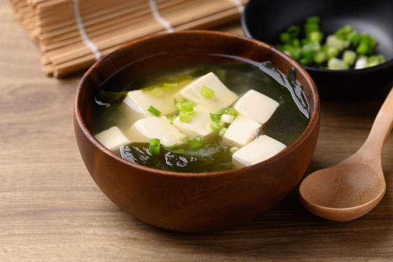 A dietitian shares the 7 healthiest soups that also keep you full