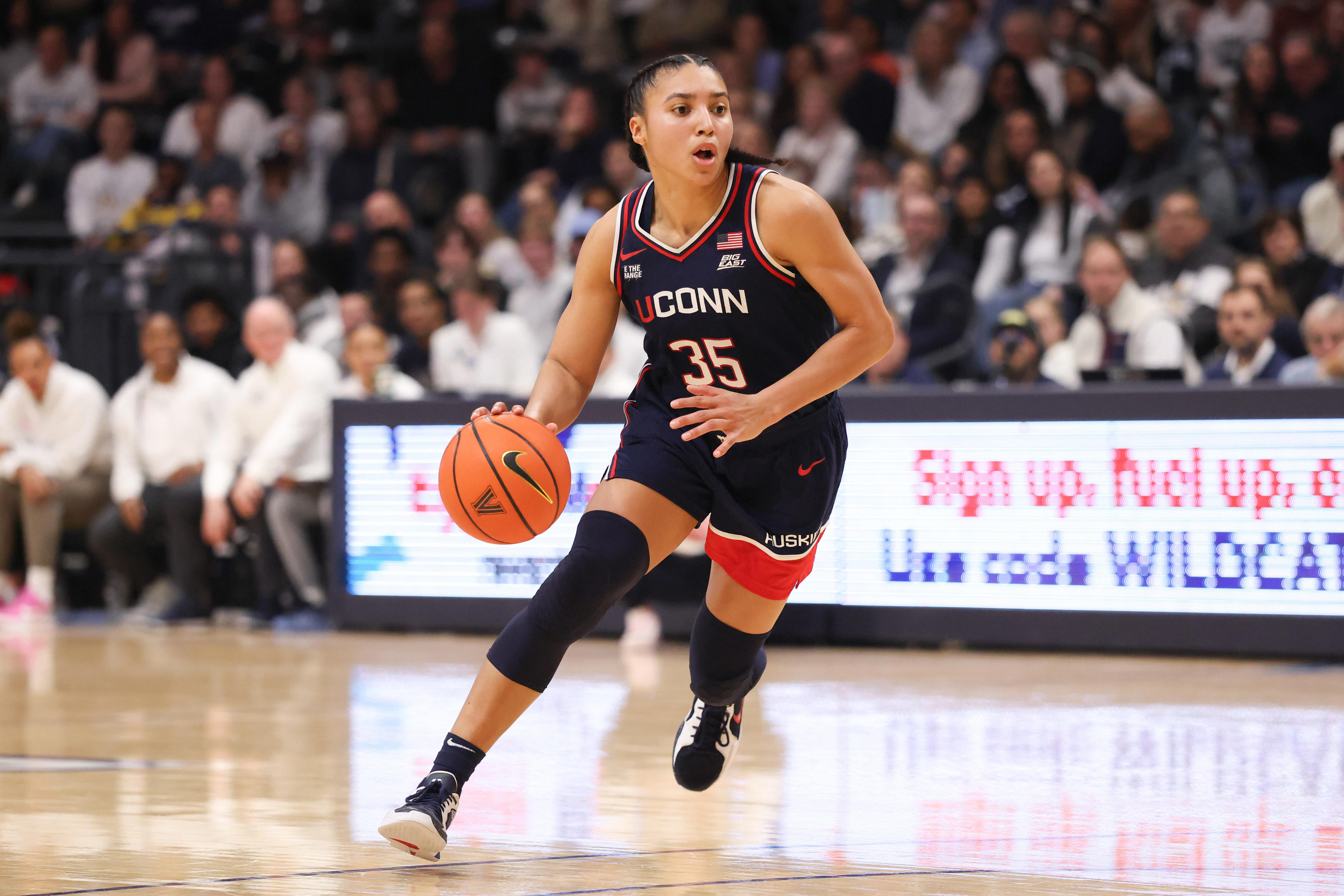 VILLANOVA, PENNSYLVANIA - FEBRUARY 18: Azzi Fudd #35 of the UConn Huskies dribbles the ball against the Villanova Wildcats during the second half at Finneran Pavilion on February 18, 2026 in Villanova, Pennsylvania. (Photo by Bill Streicher/Getty Images)