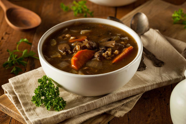 A dietitian shares the 7 healthiest soups that also keep you full