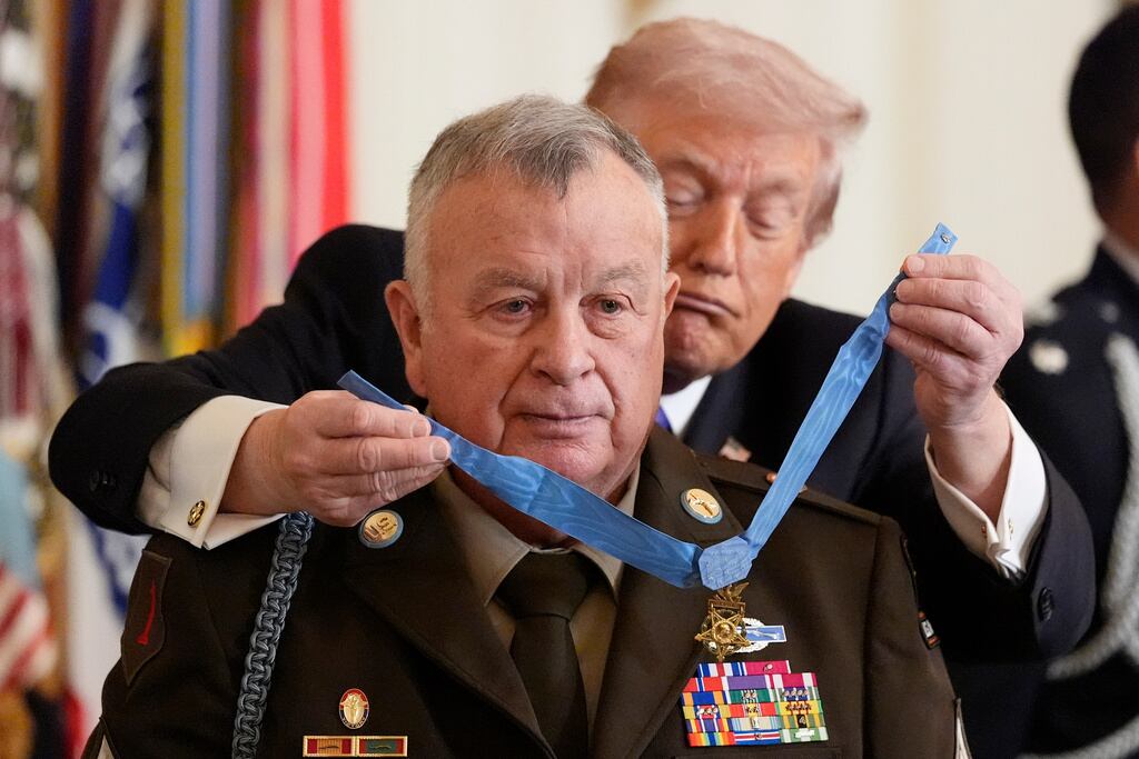Fort Riley soldier among three Medal of Honor recipients at White House ...