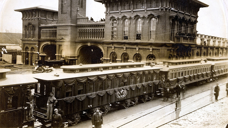 Abraham Lincoln's first ride in this luxurious presidential train car ...