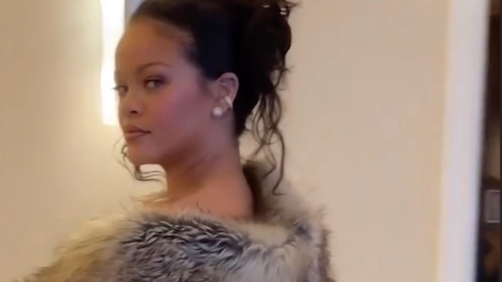This surprise video from Rihanna could very well confirm her big musical comeback<br>