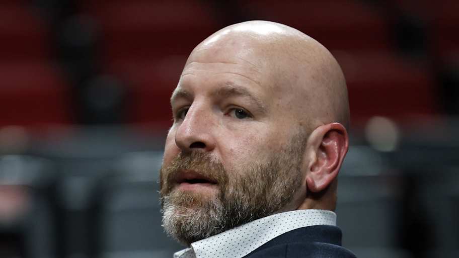Blazers make roster move, sign two-way player