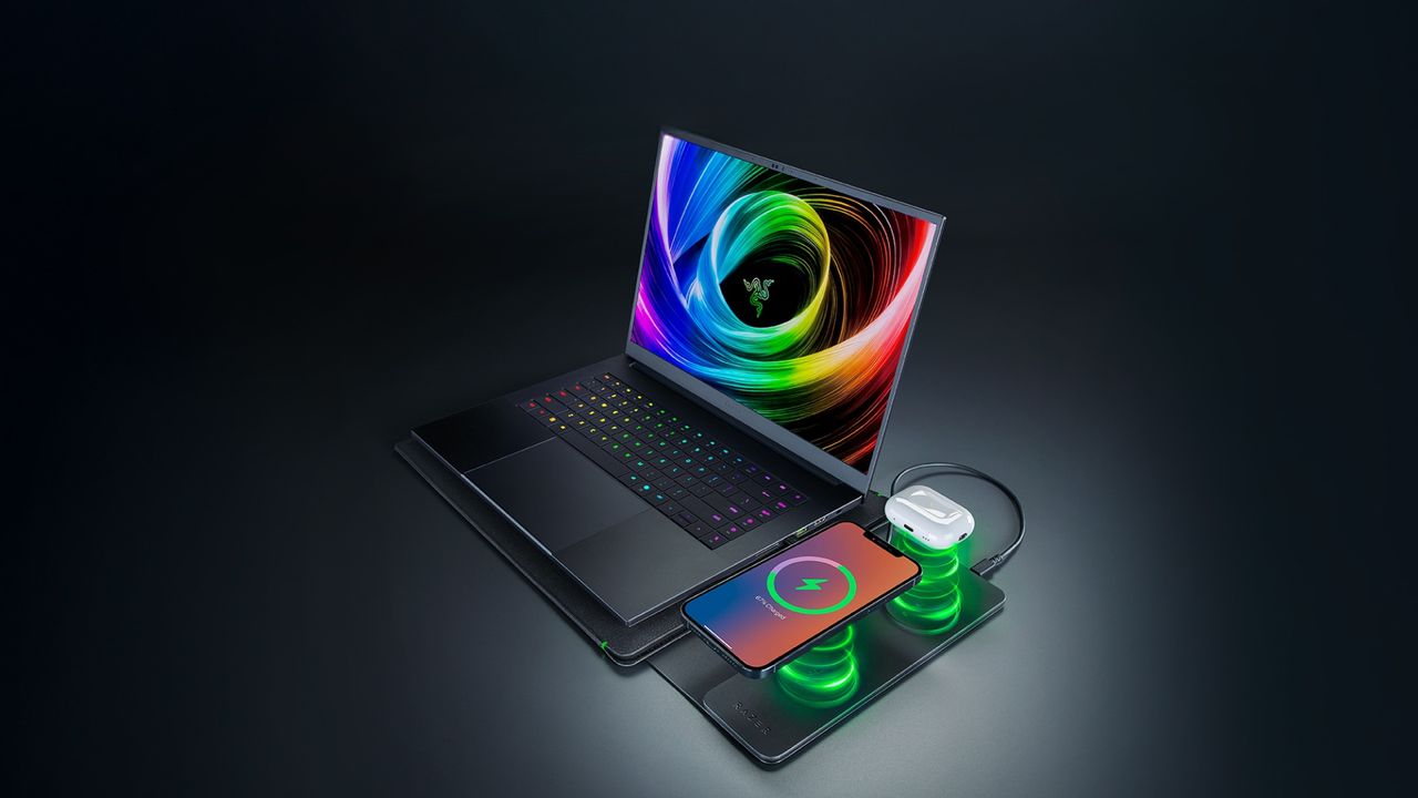 Razer’s new $130 laptop sleeve charges your phone, but is it worth it?