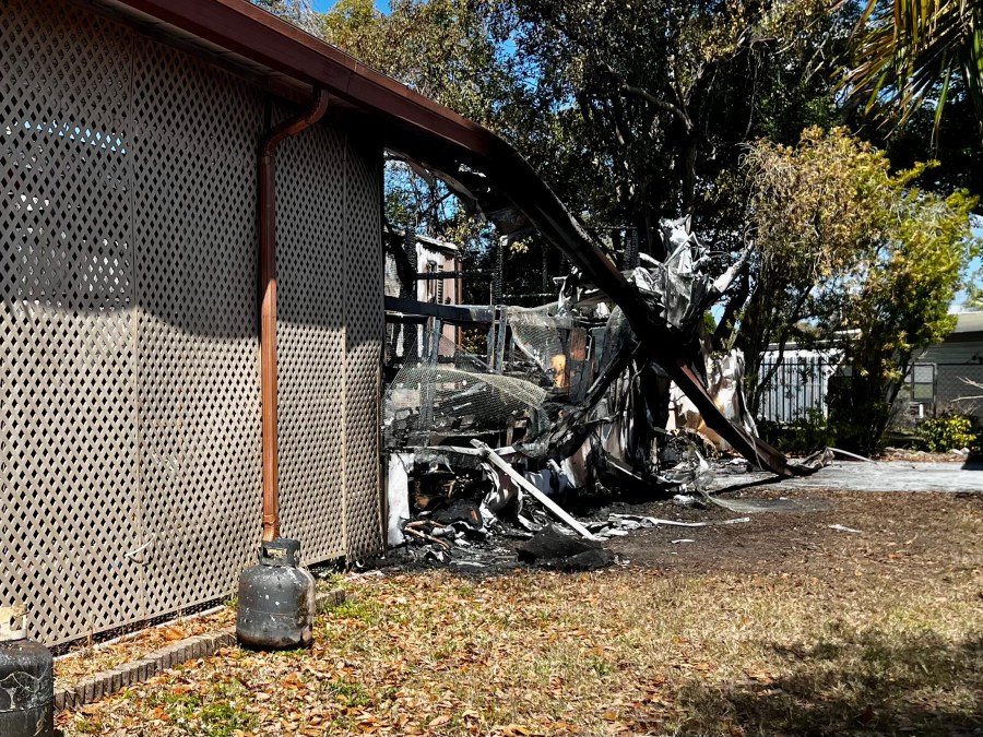 1 dead after mobile home catches on fire in Lakeland