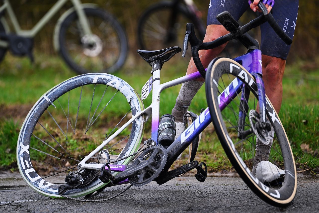 One wheel collapse that was not the fault of hookless rims or ...