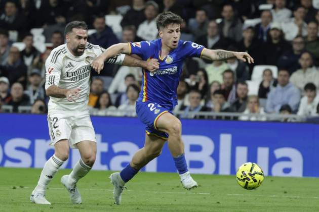 Un Real Madrid sin rumbo se pierde ante el Getafe (0-1) y el Barça es ...