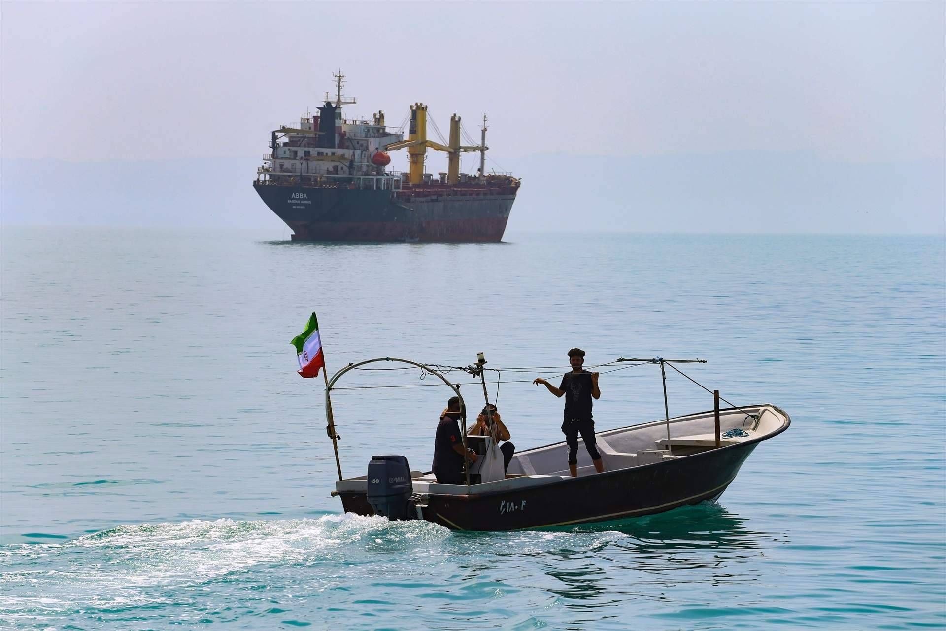 Irán anuncia el cierre del estrecho de Ormuz, ruta clave para la ...