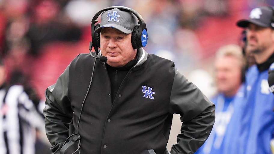 Texas believing Mark Stoops will help the Longhorns get over the top is ...