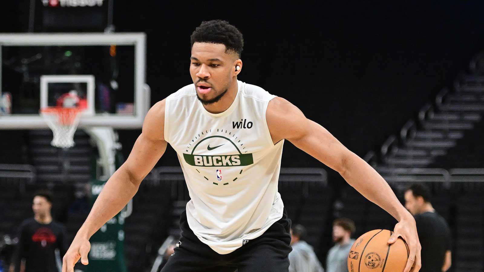 Giannis Antetokounmpo’s injury status for Bucks-Cavs after scare in ...