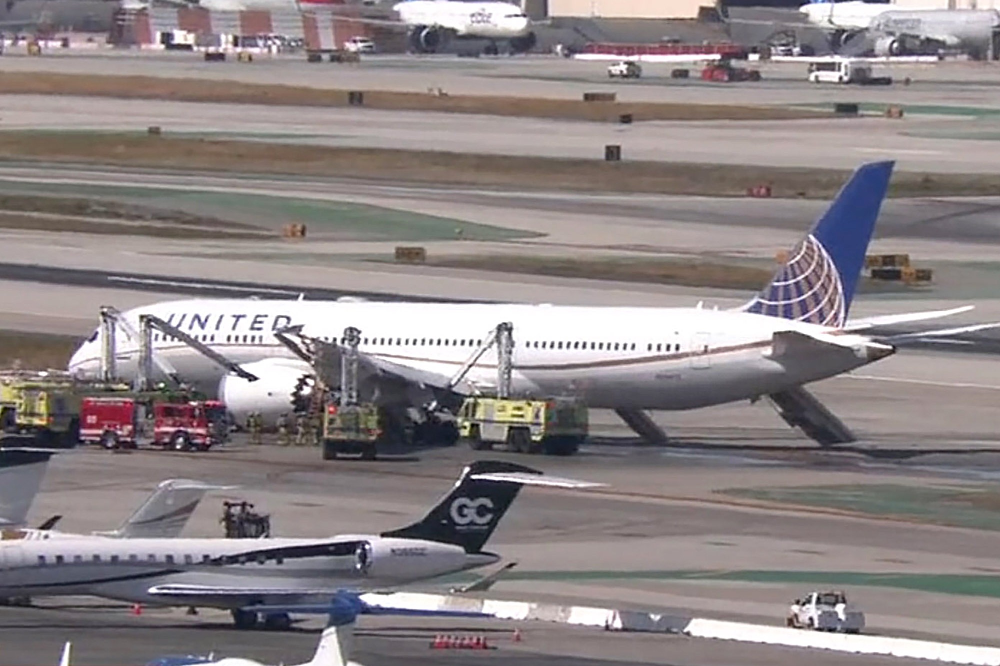 Fire breaks out on United flight in mid-air before passengers evacuate ...