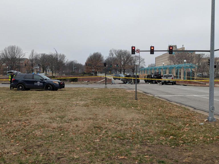 2 killed in 4-vehicle crash on 71 Highway in Kansas City