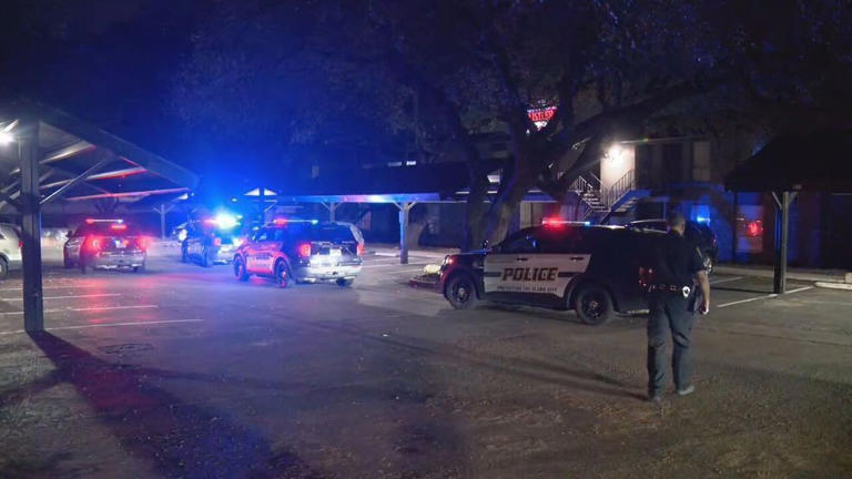 Teenage boy hospitalized after shooting at North Side apartment complex